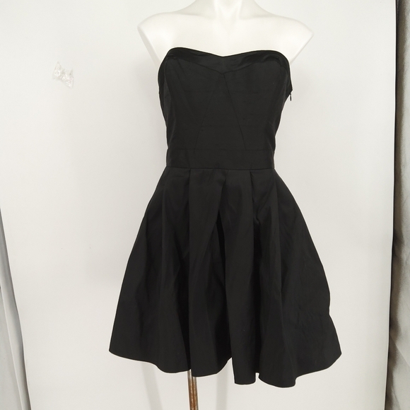 Ted Baker London Dresses & Skirts - TED BAKER SILK STRAPLESS FIT AND FLARE DRESS SIZE 4